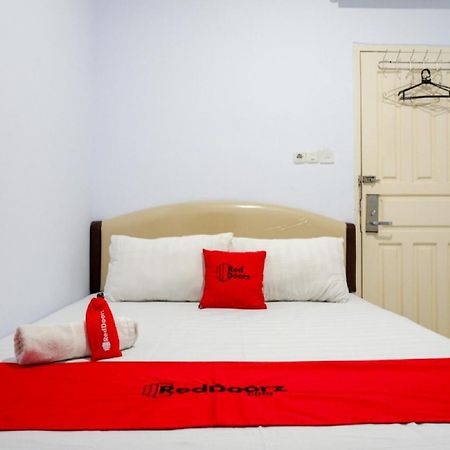 Reddoorz @ Hotel Bravo Pantai Kamali Bau Bau Baubau Exterior photo