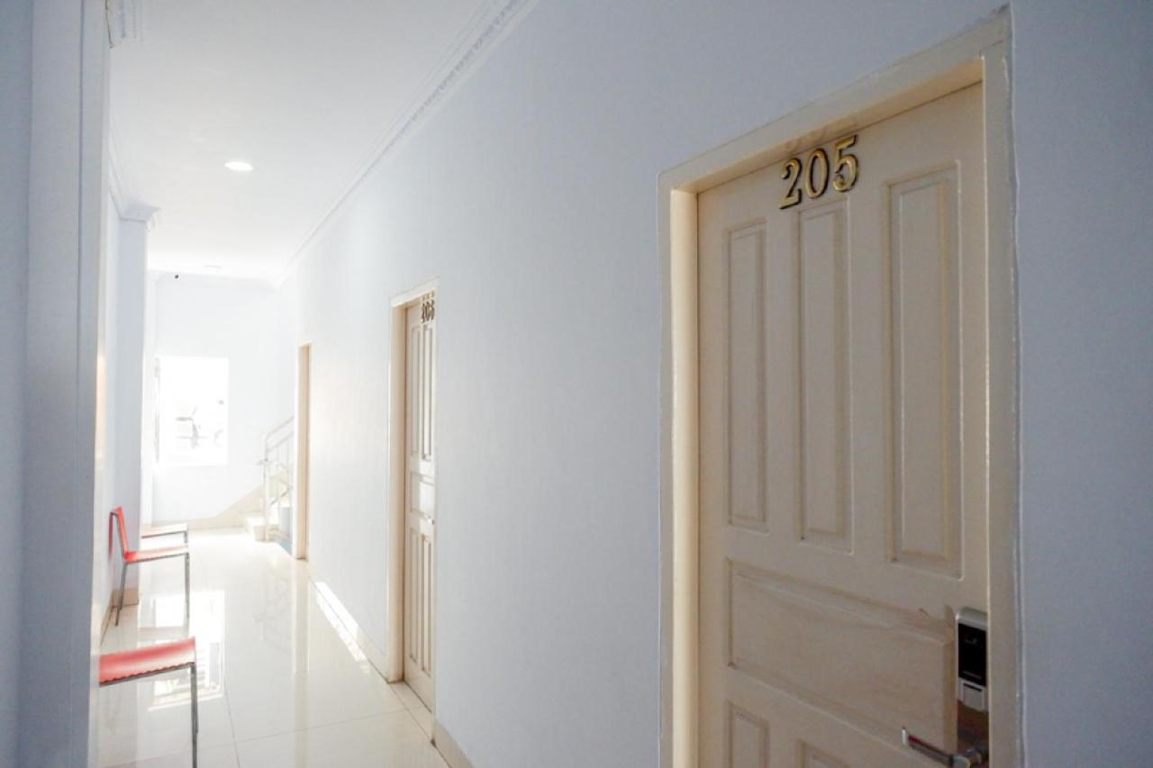 Reddoorz @ Hotel Bravo Pantai Kamali Bau Bau Baubau Exterior photo