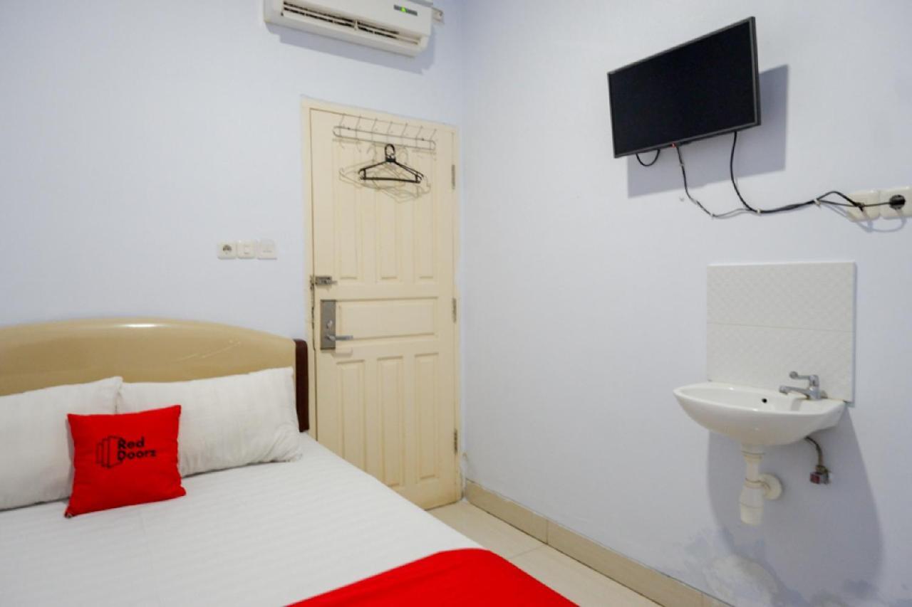 Reddoorz @ Hotel Bravo Pantai Kamali Bau Bau Baubau Exterior photo