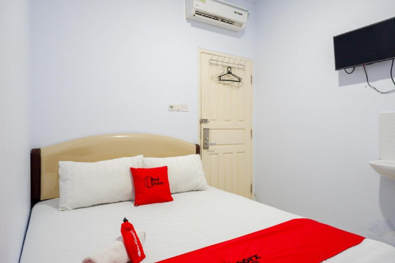 Reddoorz @ Hotel Bravo Pantai Kamali Bau Bau Baubau Exterior photo