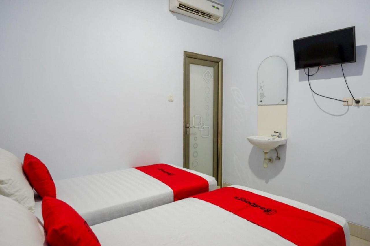 Reddoorz @ Hotel Bravo Pantai Kamali Bau Bau Baubau Exterior photo