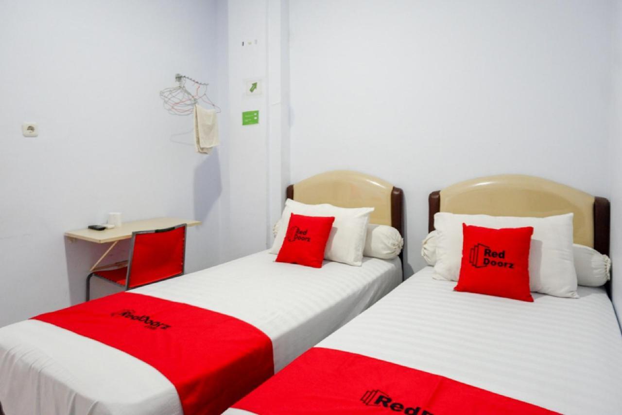 Reddoorz @ Hotel Bravo Pantai Kamali Bau Bau Baubau Exterior photo