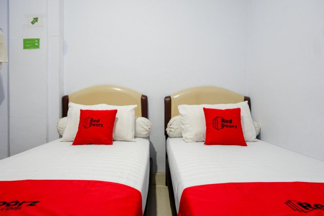 Reddoorz @ Hotel Bravo Pantai Kamali Bau Bau Baubau Exterior photo
